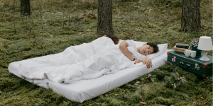 How to Keep Air Mattress Warm When Camping